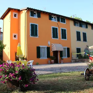  Couette-café Lucca Fora